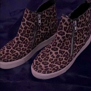 Leopard Print Women's High-Top Sneakers